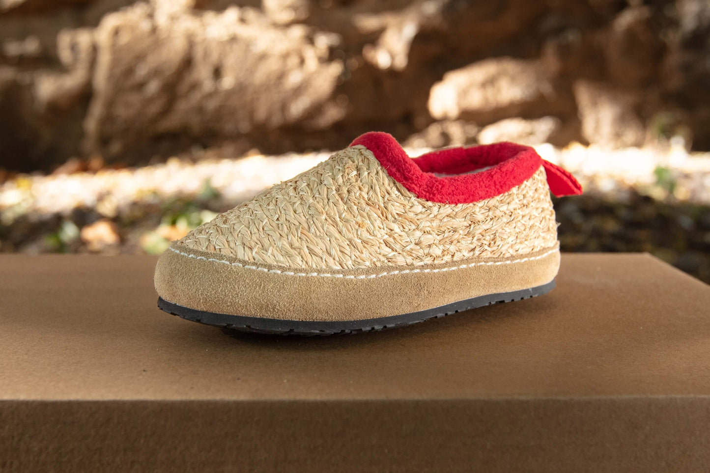 Kinder Strohschuhe mit Profilsohle rot