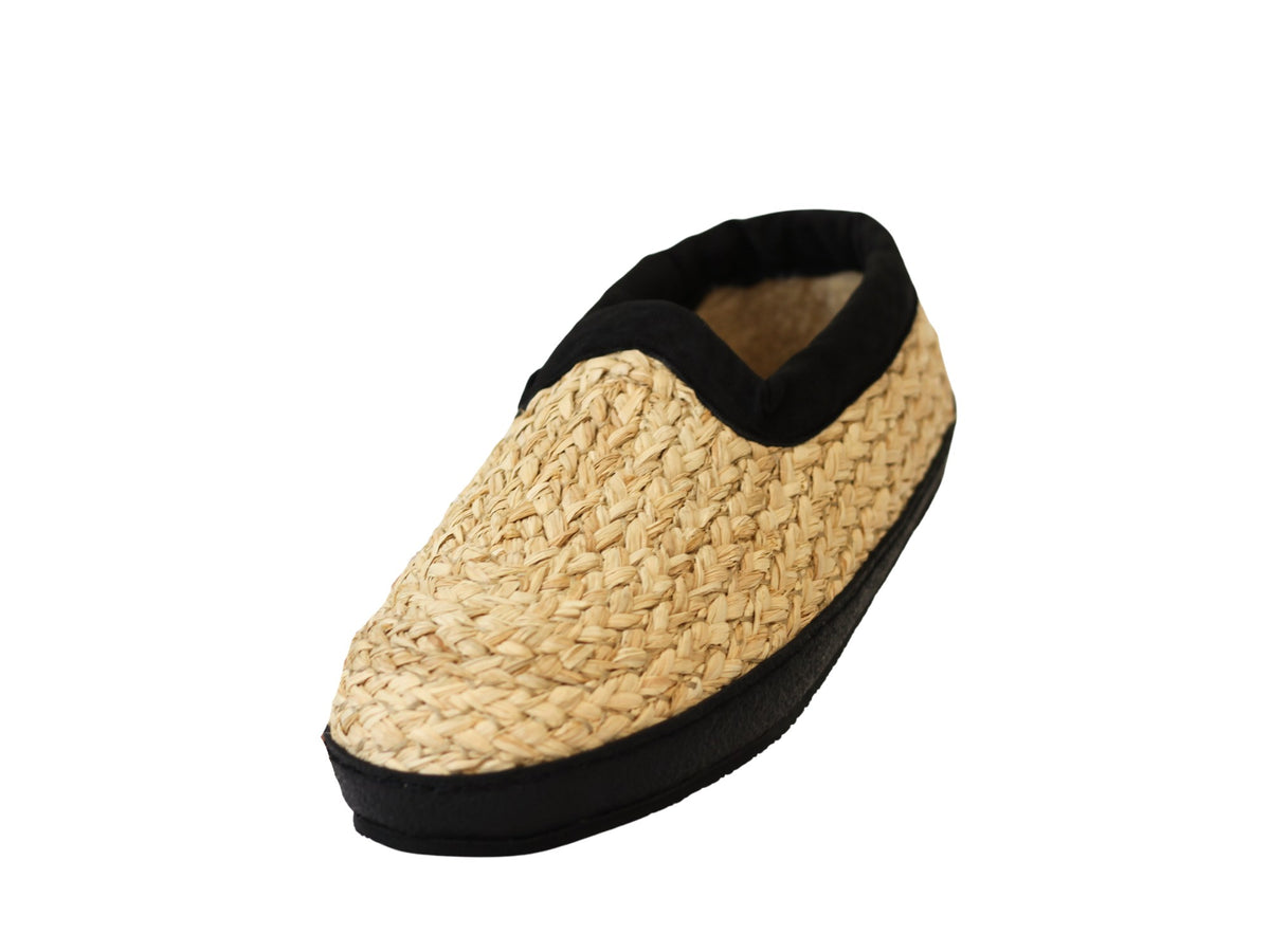 Strohschuhe Black Edition schwarz – schräg von vorne